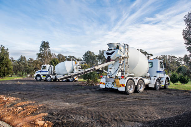 Best Custom Concrete Contractor  in Waverly, IL